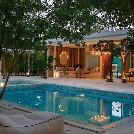 Charming Nature-Inspired Condos With Sultry Surroundings By Stella Rentals 툴룸 외부 사진