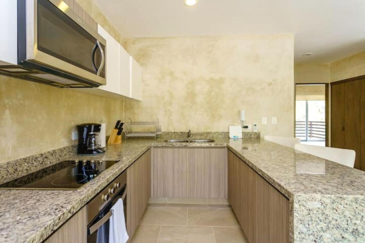 Charming Nature-Inspired Condos With Sultry Surroundings By Stella Rentals 툴룸 외부 사진