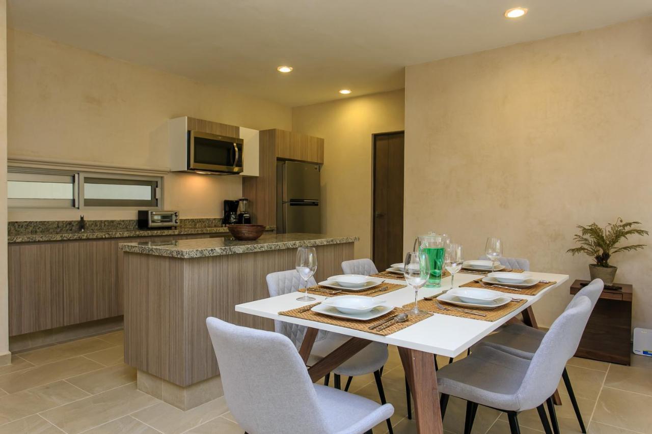 Charming Nature-Inspired Condos With Sultry Surroundings By Stella Rentals 툴룸 객실 사진