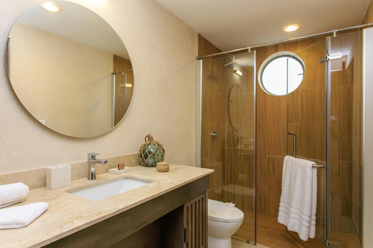 Charming Nature-Inspired Condos With Sultry Surroundings By Stella Rentals 툴룸 외부 사진