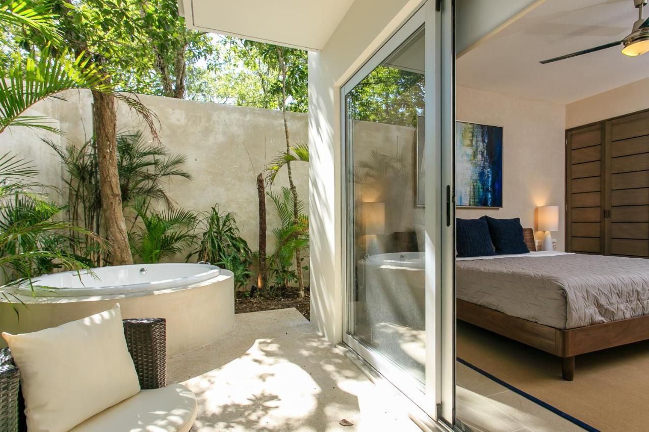 Charming Nature-Inspired Condos With Sultry Surroundings By Stella Rentals 툴룸 외부 사진