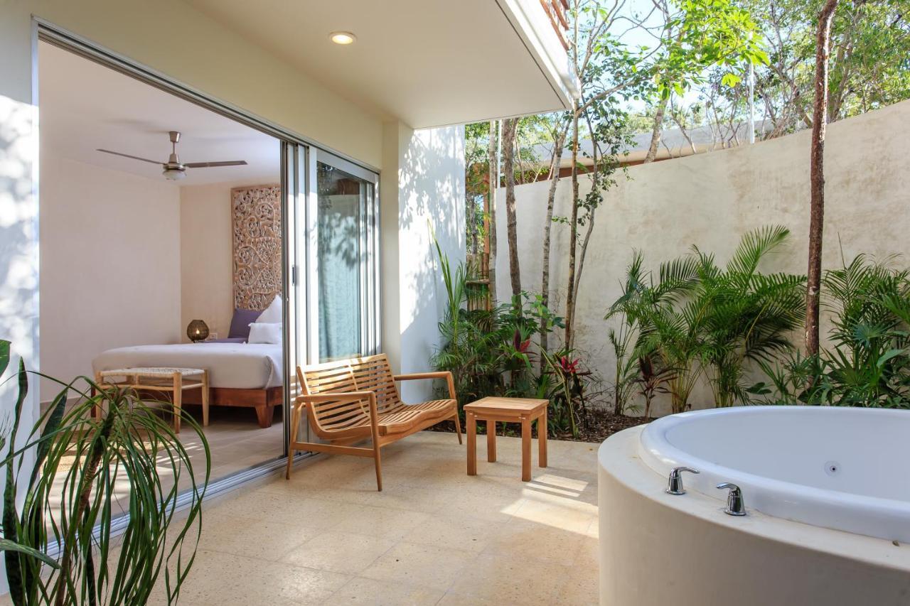 Charming Nature-Inspired Condos With Sultry Surroundings By Stella Rentals 툴룸 외부 사진
