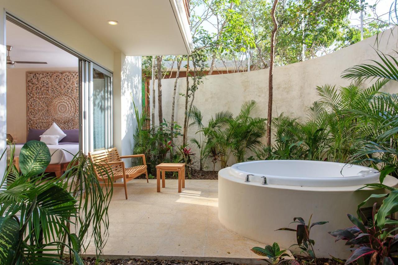 Charming Nature-Inspired Condos With Sultry Surroundings By Stella Rentals 툴룸 외부 사진
